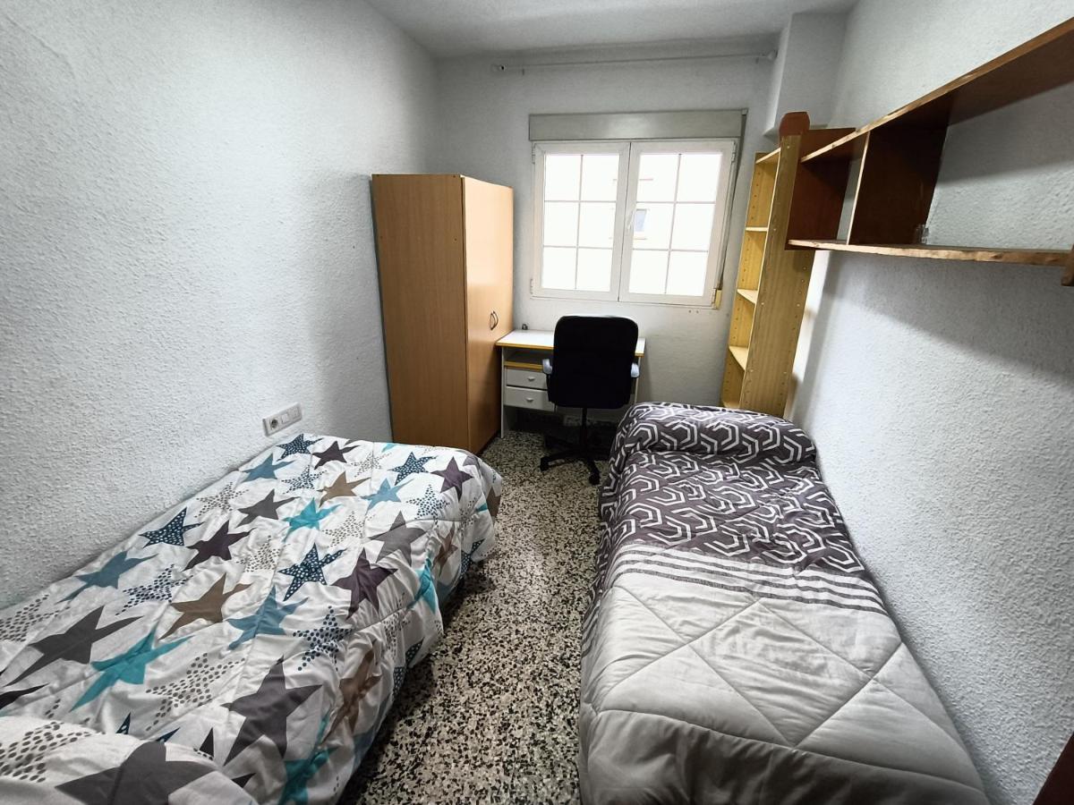Apartamento 3 Dormitorios Frente A Hospital De Traumatologia Granada Ngoại thất bức ảnh